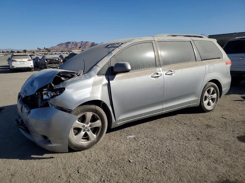 TOYOTA SIENNA LE 2014 z numerem VIN 5TDKK3DC6ES478792 - Zdjęcie z aukcji