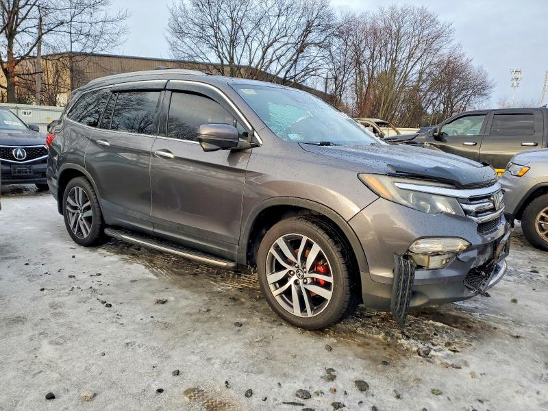 Photo 4 from auction – 2017 HONDA PILOT TOUR with VIN 5FNYF6H94HB059363