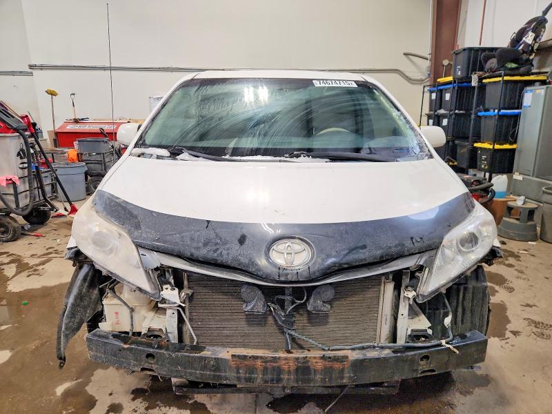 Photo 5 from auction – 2012 TOYOTA SIENNA with VIN 5TDYK3DC1CS204083