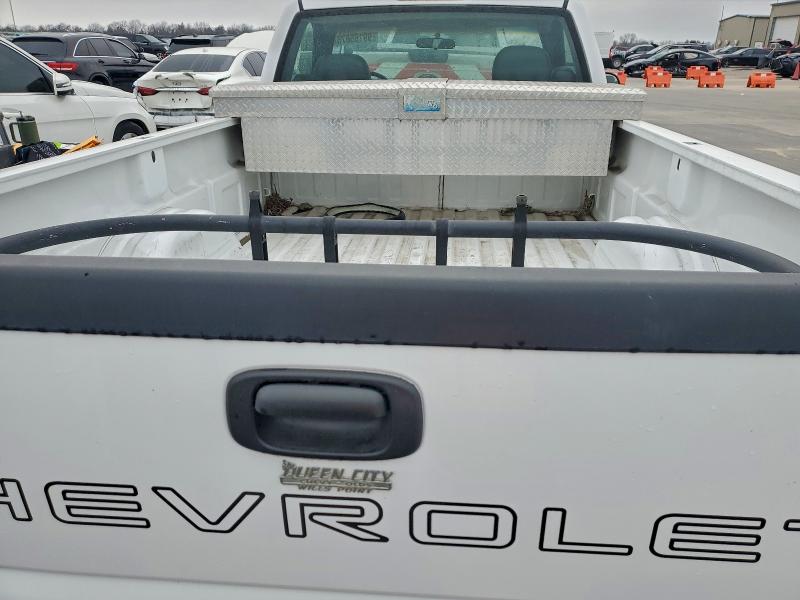 Photo 10 from auction – 2000 CHEVROLET SILVERADO with VIN 1GCEC14W0YZ193128