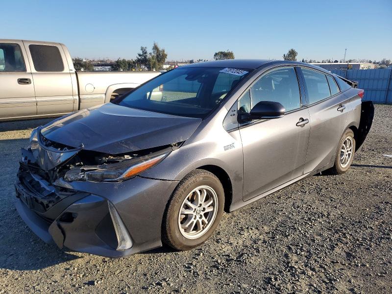 TOYOTA PRIUS PRIM 2017 with VIN JTDKARFP1H3015860 - Photo from auction