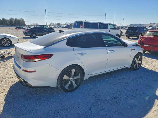 Photo 3 from auction – 2019 KIA OPTIMA LX with VIN 5XXGT4L33KG333197