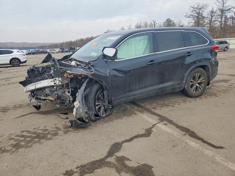 TOYOTA HIGHLANDER 2017 with VIN 5TDBZRFH6HS474267 - Photo from auction