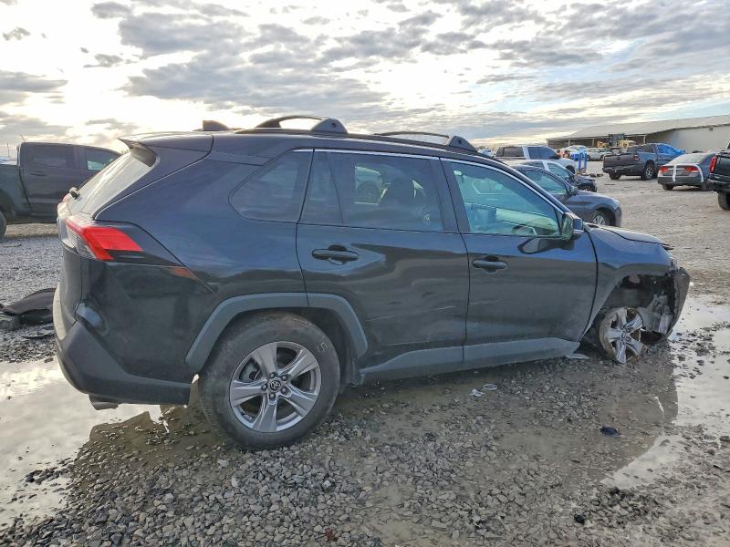Photo 3 from auction – 2022 TOYOTA RAV4 XLE with VIN 2T3P1RFV0NW271596