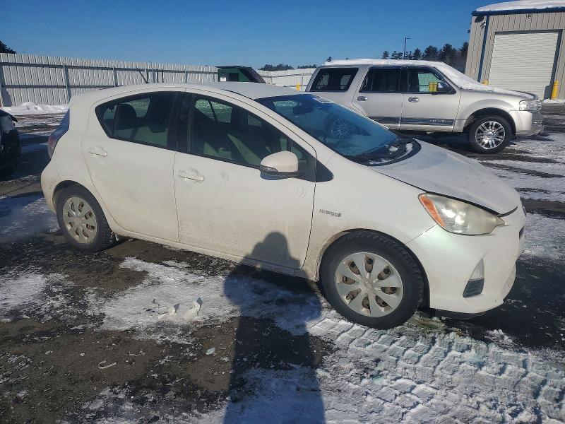 Photo 4 from auction – 2012 TOYOTA PRIUS C with VIN JTDKDTB37C1013266