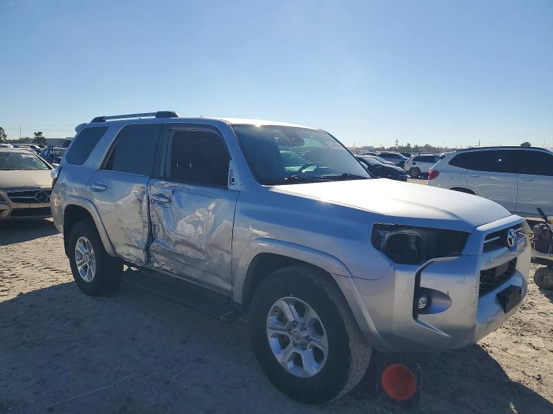 Photo 4 from auction – 2023 TOYOTA 4RUNNER SR with VIN JTEEU5JR4P5285685