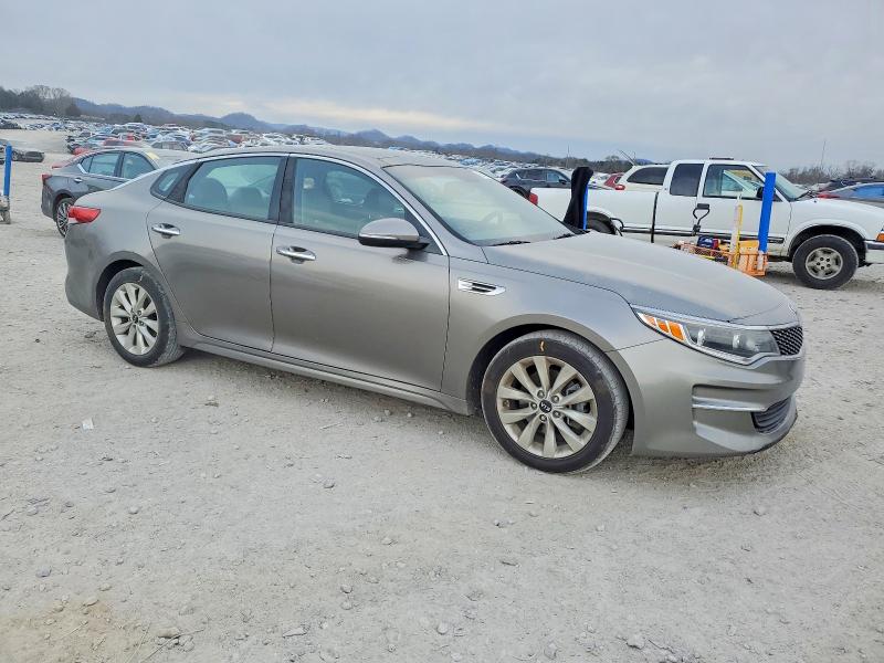 Photo 4 from auction – 2016 KIA OPTIMA EX with VIN 5XXGU4L37GG014275