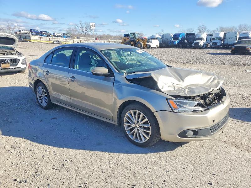 Photo 4 from auction – 2013 VOLKSWAGEN JETTA TDI with VIN 3VWLL7AJ4DM245596