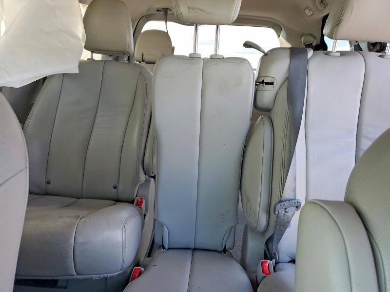 Photo 10 from auction – 2014 TOYOTA SIENNA XLE with VIN 5TDYK3DCXES466591