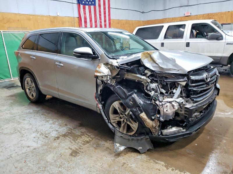 Photo 4 from auction – 2016 TOYOTA HIGHLANDER with VIN 5TDDKRFHXGS226910