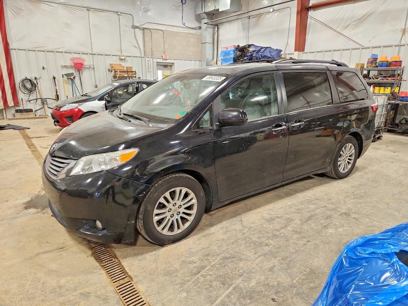 TOYOTA SIENNA XLE 2015 with VIN 5TDYK3DC5FS642903 - Photo from auction