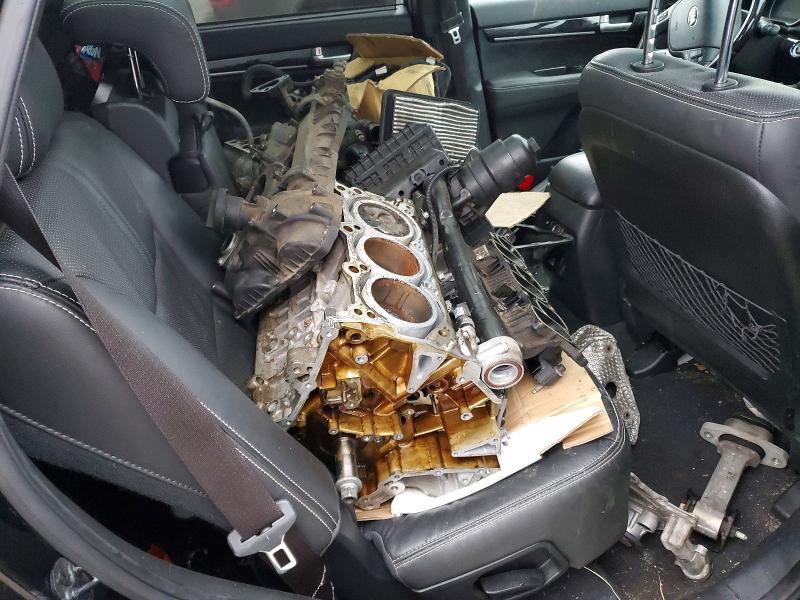 Photo 11 from auction – 2015 KIA SORENTO with VIN 5XYKW4A72FG651479