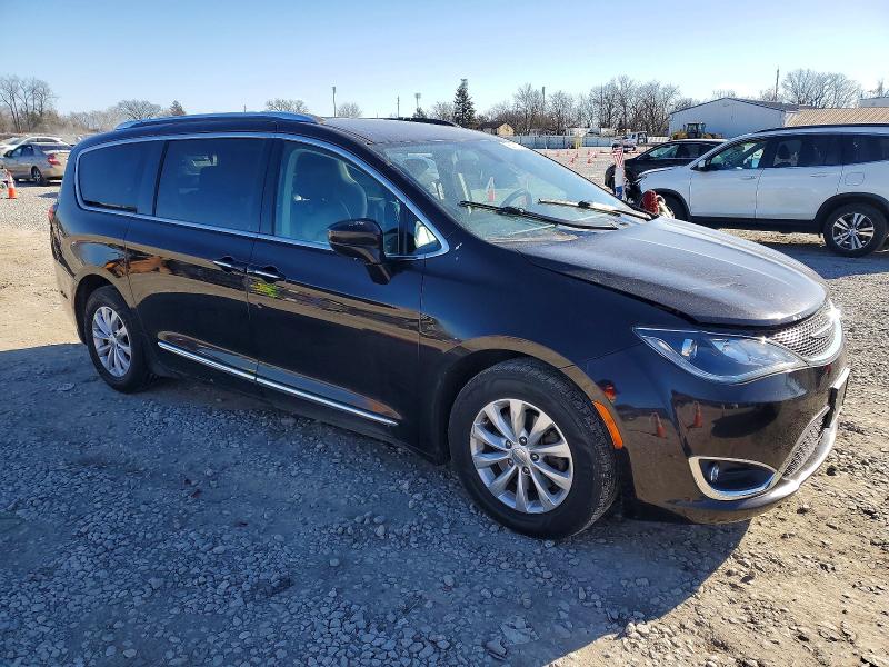 Photo 4 from auction – 2018 CHRYSLER PACIFICA T with VIN 2C4RC1BG1JR124137