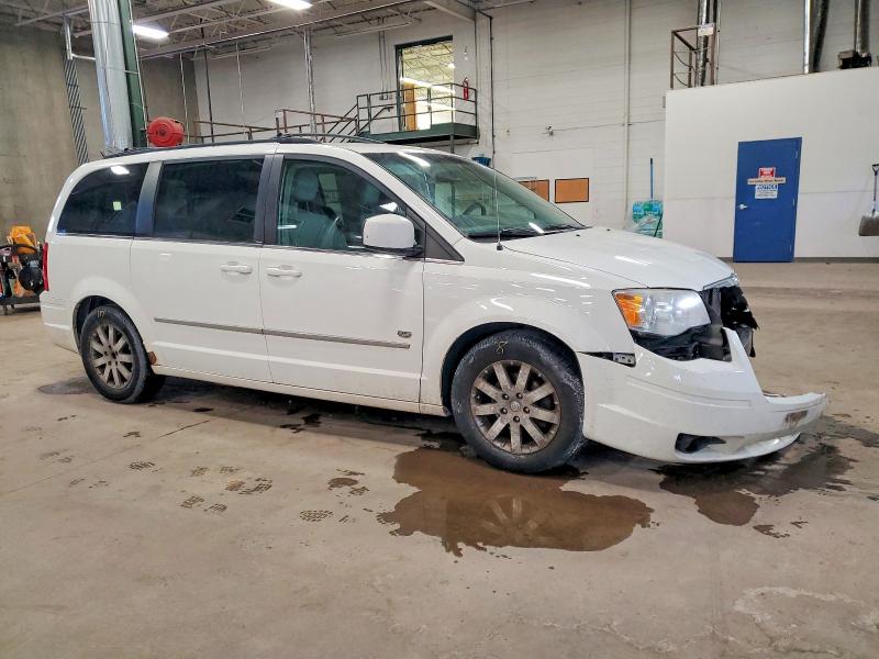 Photo 4 from auction – 2009 CHRYSLER TOWN & COU with VIN 2A8HR54X99R680697