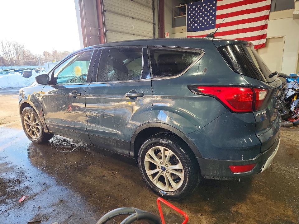 Photo 2 from auction – 2019 FORD ESCAPE SE with VIN 1FMCU9GD0KUB82319