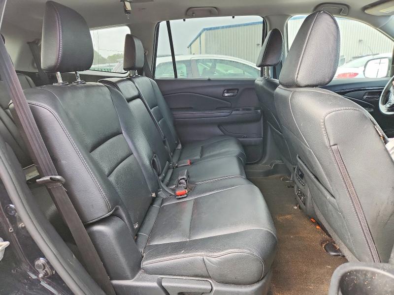 Photo 11 from auction – 2017 HONDA PILOT TOUR with VIN 5FNYF5H98HB045671