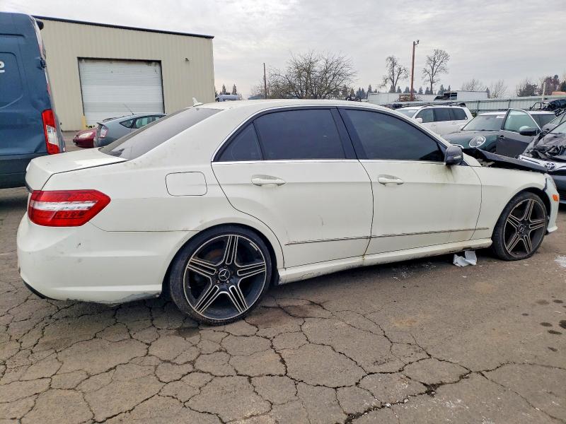 Photo 3 from auction – 2010 MERCEDES BENZ E with VIN WDDHF5GB2AA051474
