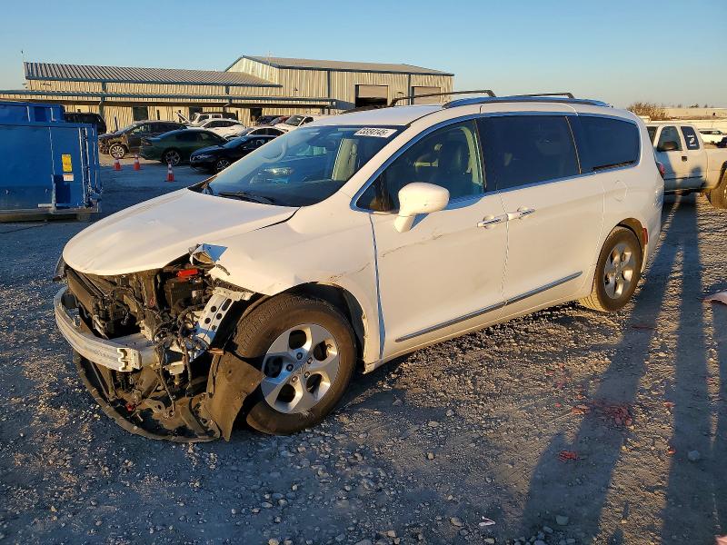 CHRYSLER PACIFICA 2017 with VIN 2C4RC1EG7HR752595 - Photo from auction