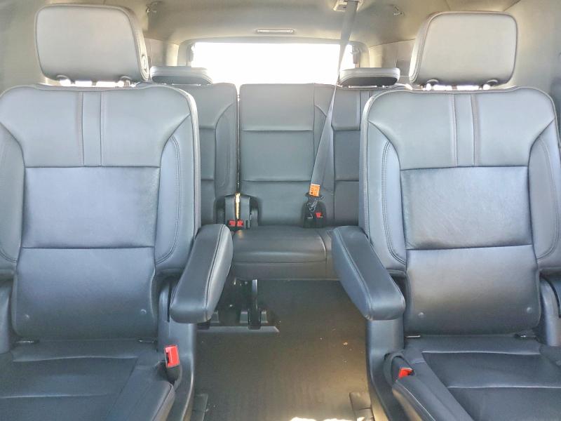 Photo 10 from auction – 2022 CHEVROLET SUBURBAN with VIN 1GNSKEKD2NR282152