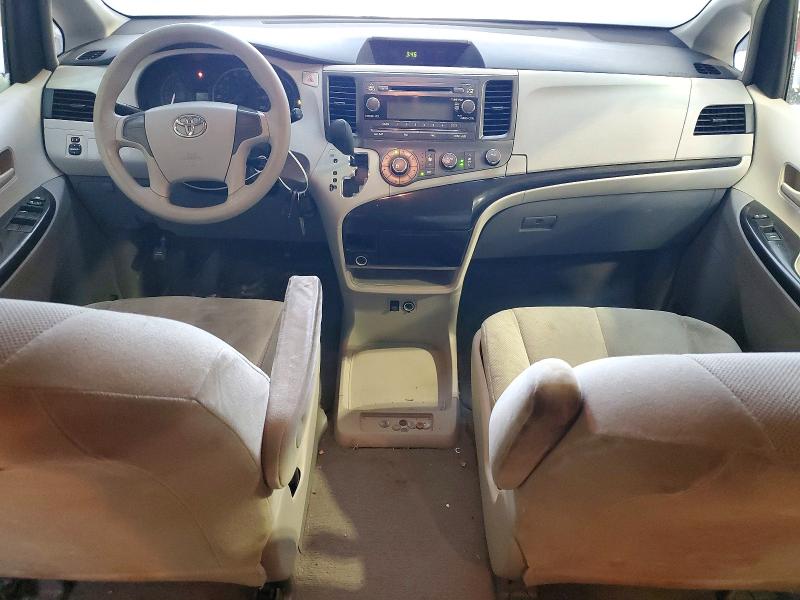 Photo 8 from auction – 2011 TOYOTA SIENNA with VIN 5TDZK3DC9BS027561