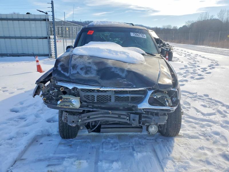 Photo 5 from auction – 2000 FORD EXPLORER E with VIN 1FMZU84P2YZC19255