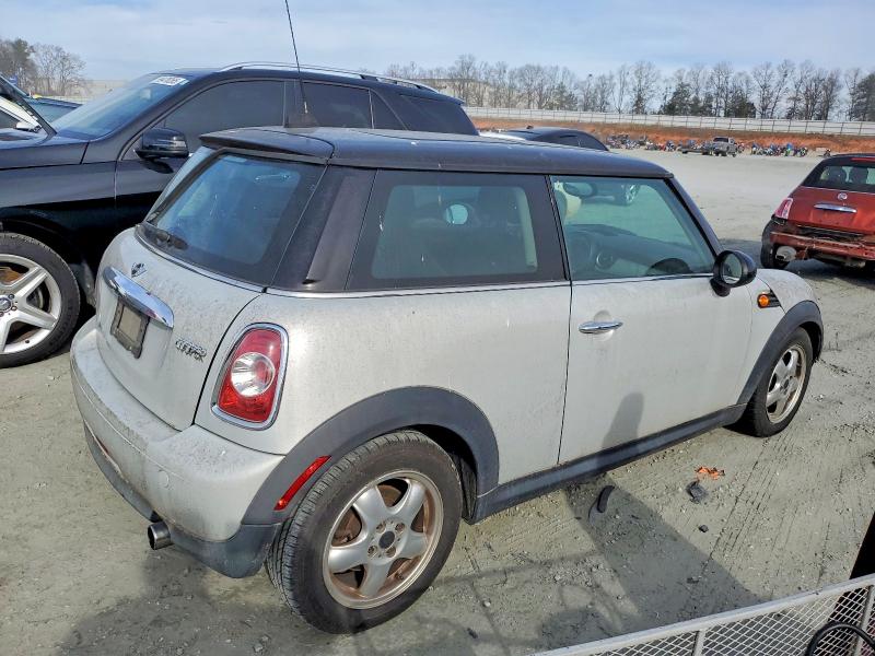 Photo 3 from auction – 2011 MINI COOPER with VIN WMWSU3C54BT098292