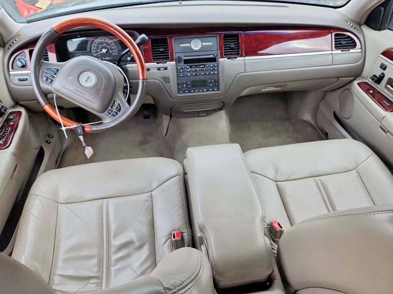 Photo 8 from auction – 2004 LINCOLN TOWN CAR U with VIN 1LNHM83W14Y661237