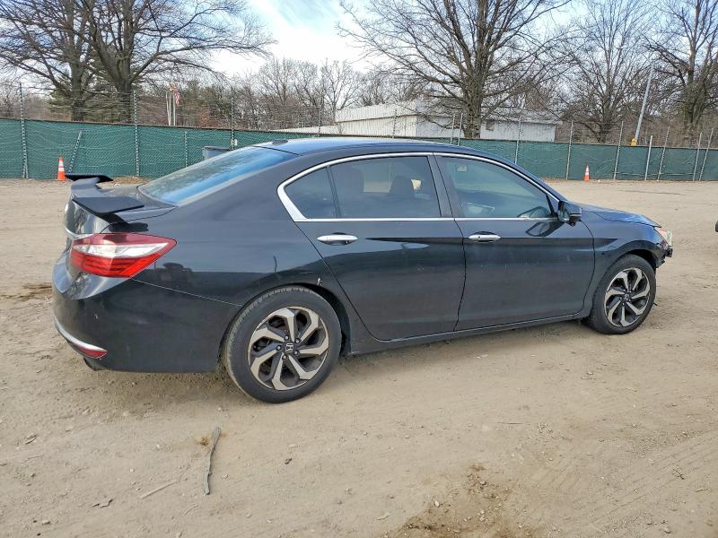 Photo 3 from auction – 2016 HONDA ACCORD with VIN 1HGCR2F78GA064036