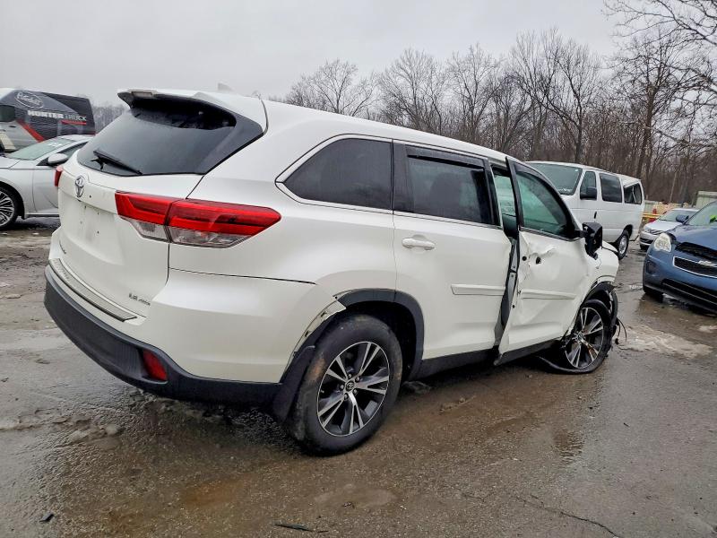 Photo 3 from auction – 2019 TOYOTA HIGHLANDER with VIN 5TDBZRFH5KS741311