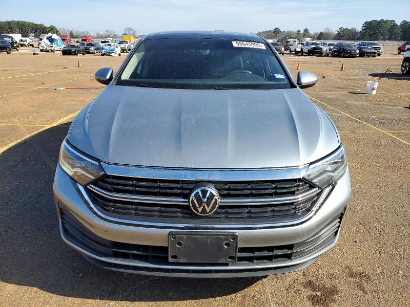 Photo 5 from auction – 2024 VOLKSWAGEN JETTA with VIN 3VW7M7BU9RM043951