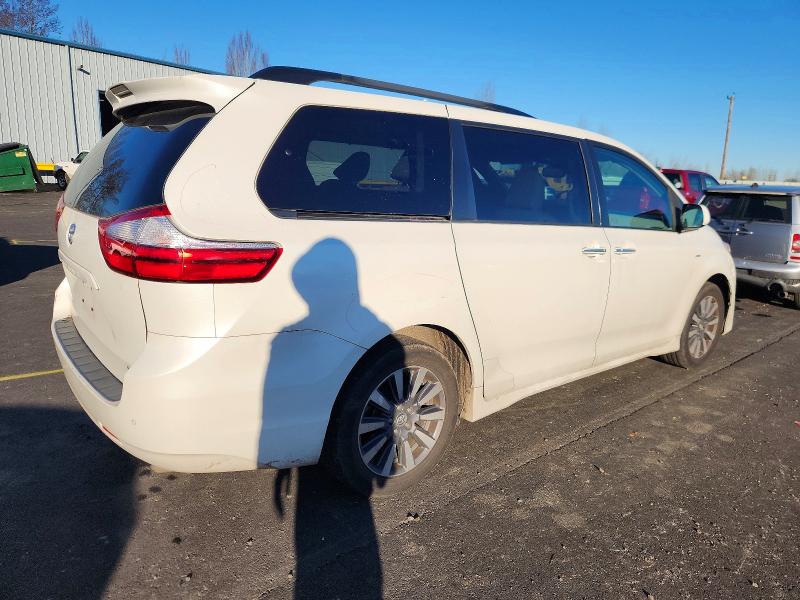 Photo 3 from auction – 2018 TOYOTA SIENNA XLE with VIN 5TDDZ3DC9JS192269