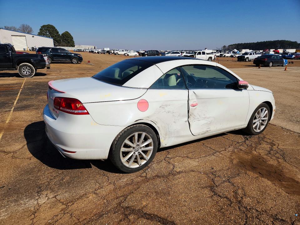Photo 3 from auction – 2015 VOLKSWAGEN EOS KOMFOR with VIN WVWBW8AH0FV001963
