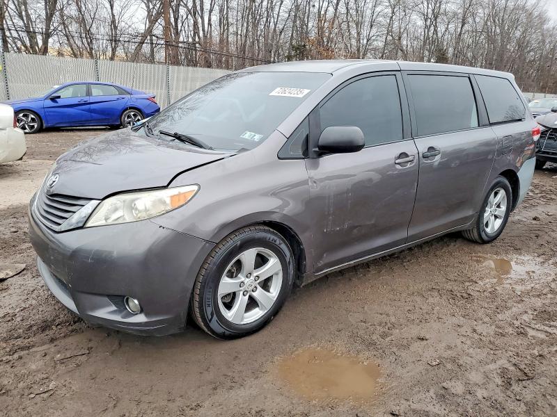 TOYOTA SIENNA 2011 with VIN 5TDZK3DCXBS076249 - Photo from auction