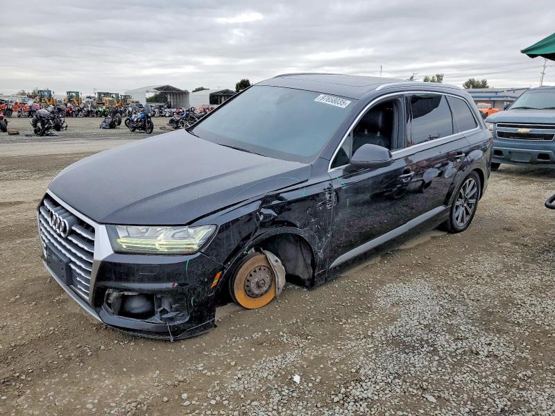 AUDI Q7 PREMIUM 2017 with VIN WA1LAAF70HD036967 - Photo from auction