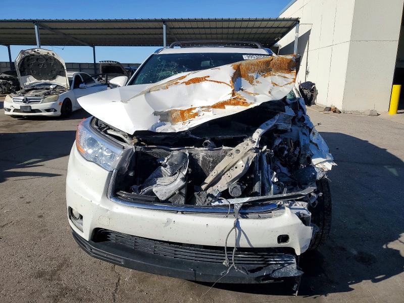 Photo 5 from auction – 2015 TOYOTA HIGHLANDER with VIN 5TDYKRFH1FS058994