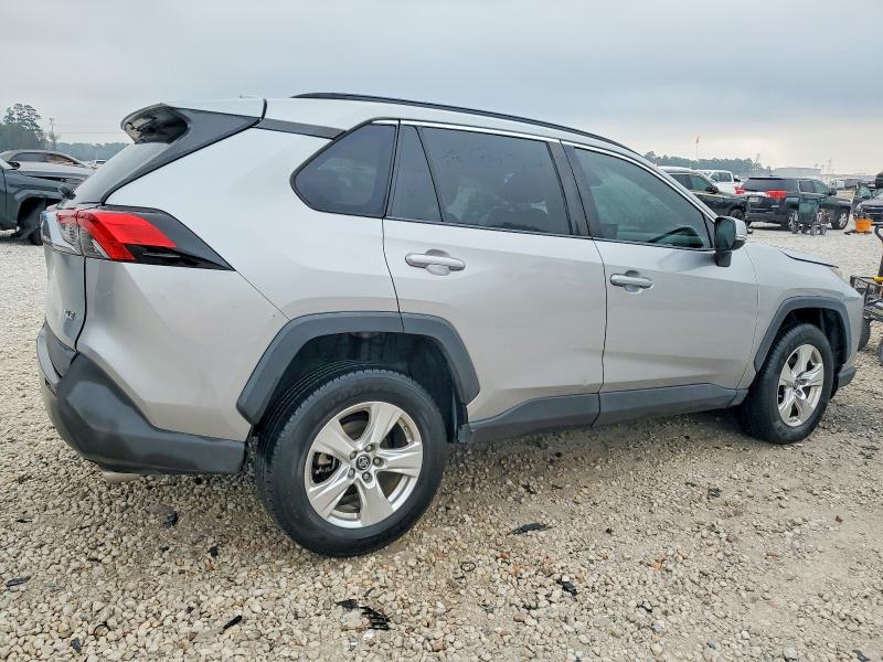 Photo 3 from auction – 2019 TOYOTA RAV4 with VIN 2T3W1RFV9KC014803
