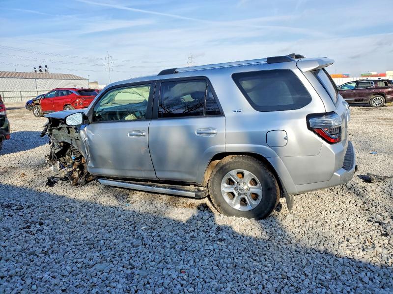 Photo 2 from auction – 2019 TOYOTA 4RUNNER SR with VIN JTEBU5JR1K5717774