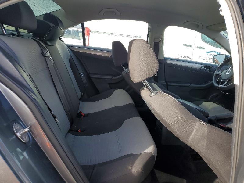Photo 10 from auction – 2017 VOLKSWAGEN JETTA S with VIN 3VW2B7AJ8HM384408
