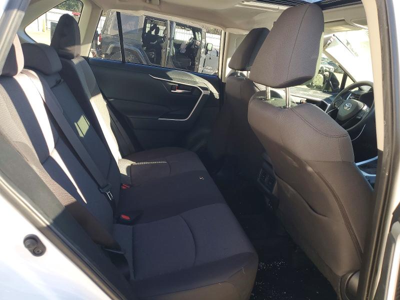 Photo 10 from auction – 2019 TOYOTA RAV4 XLE with VIN JTMW1RFV0KD033929