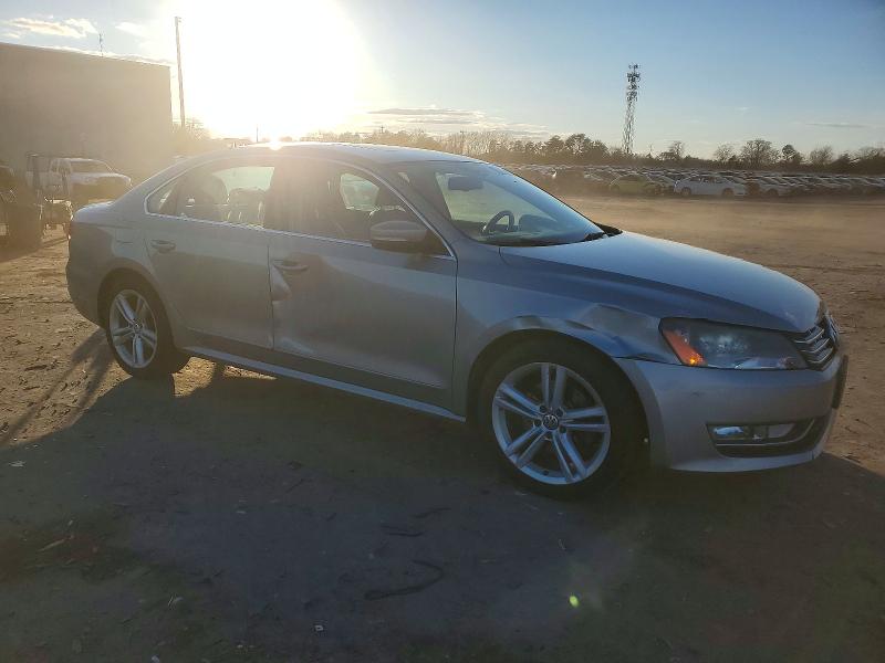 Photo 4 from auction – 2014 VOLKSWAGEN PASSAT SEL with VIN 1VWCT7A31EC016779