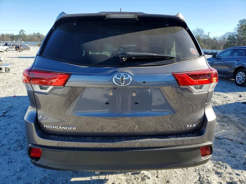 Photo 6 from auction – 2019 TOYOTA HIGHLANDER with VIN 5TDKZRFH9KS343938