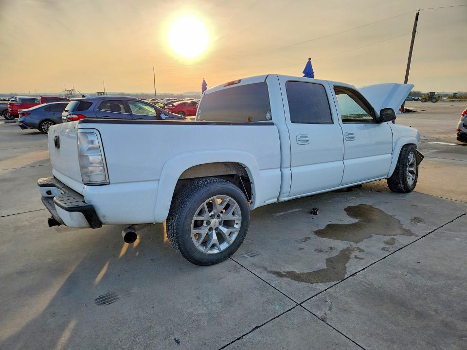 Photo 3 from auction – 2004 CHEVROLET SILVERADO with VIN 2GCEK13T041334700