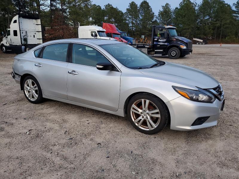 Photo 4 from auction – 2017 NISSAN ALTIMA 3.5 with VIN 1N4BL3AP1HC168212