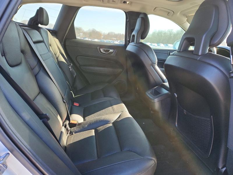 Photo 11 from auction – 2018 VOLVO XC60 with VIN YV4102RK0J1092241
