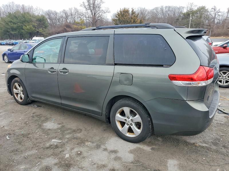 Foto 2 de la subasta – 2012 TOYOTA SIENNA LE con VIN 5TDKK3DC3CS201580