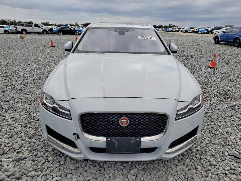 Photo 5 from auction – 2017 JAGUAR XF PRESTIG with VIN SAJBK4BV9HCY45587