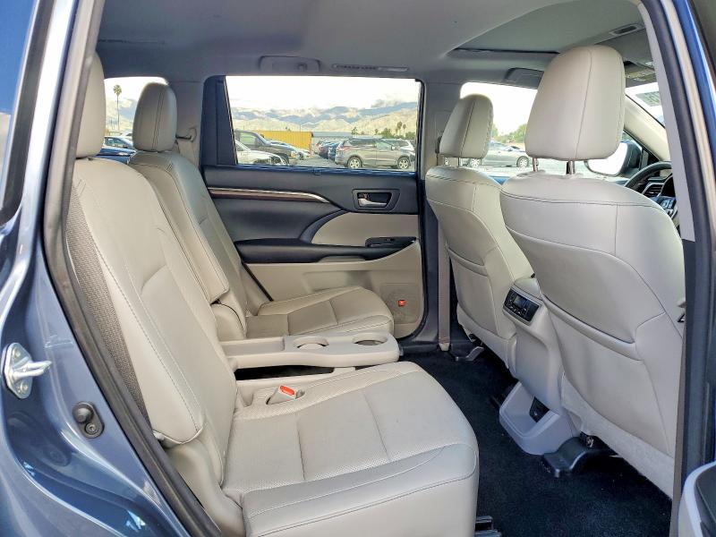 Photo 11 from auction – 2016 TOYOTA HIGHLANDER with VIN 5TDDCRFH9GS014061