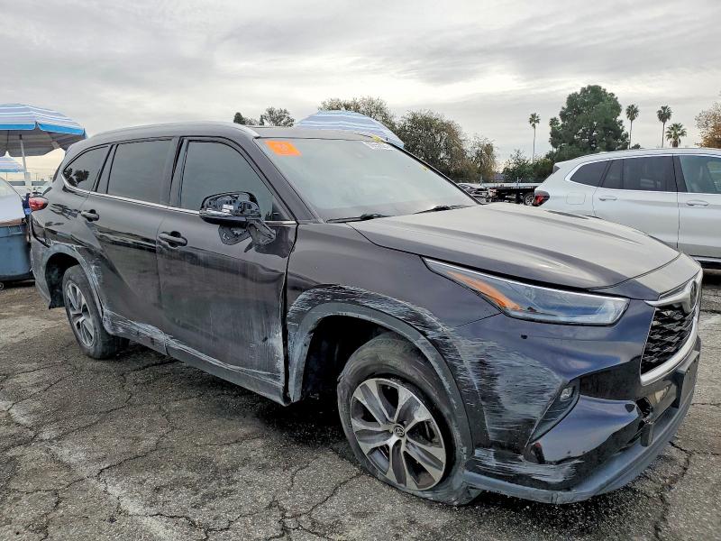 Photo 4 from auction – 2021 TOYOTA HIGHLANDER with VIN 5TDGZRAH2MS041830