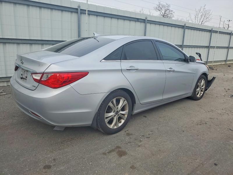 Photo 3 from auction – 2011 HYUNDAI SONATA with VIN 5NPEC4AC6BH305067