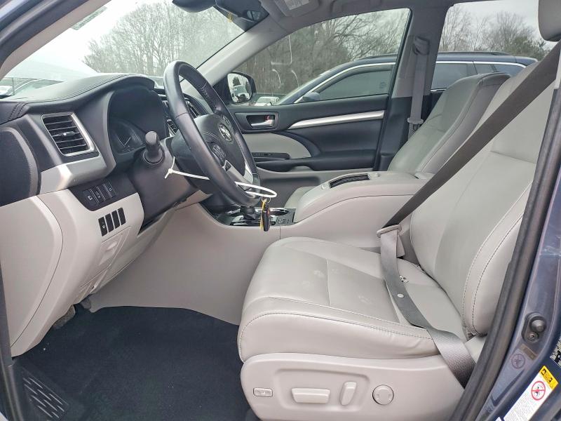 Photo 7 from auction – 2018 TOYOTA HIGHLANDER with VIN 5TDJZRFH5JS901391